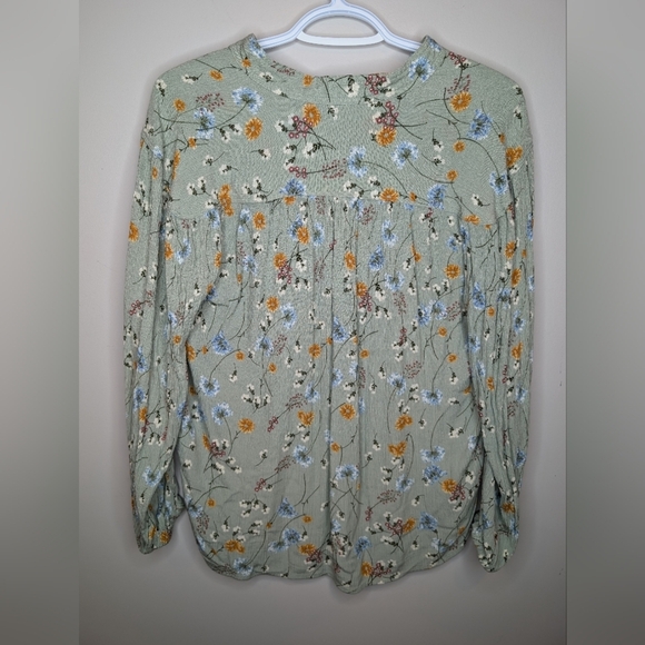 a.n.a. Long Sleeve Sage Green Floral Print V Neck Flowy Top Blouse XS Women - Picture 2 of 9